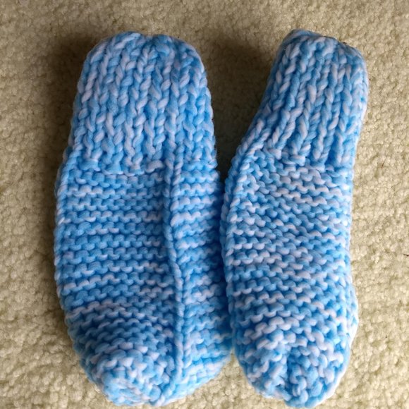 3/$25 vintage but new hand knit slippers NWT - Picture 4 of 6